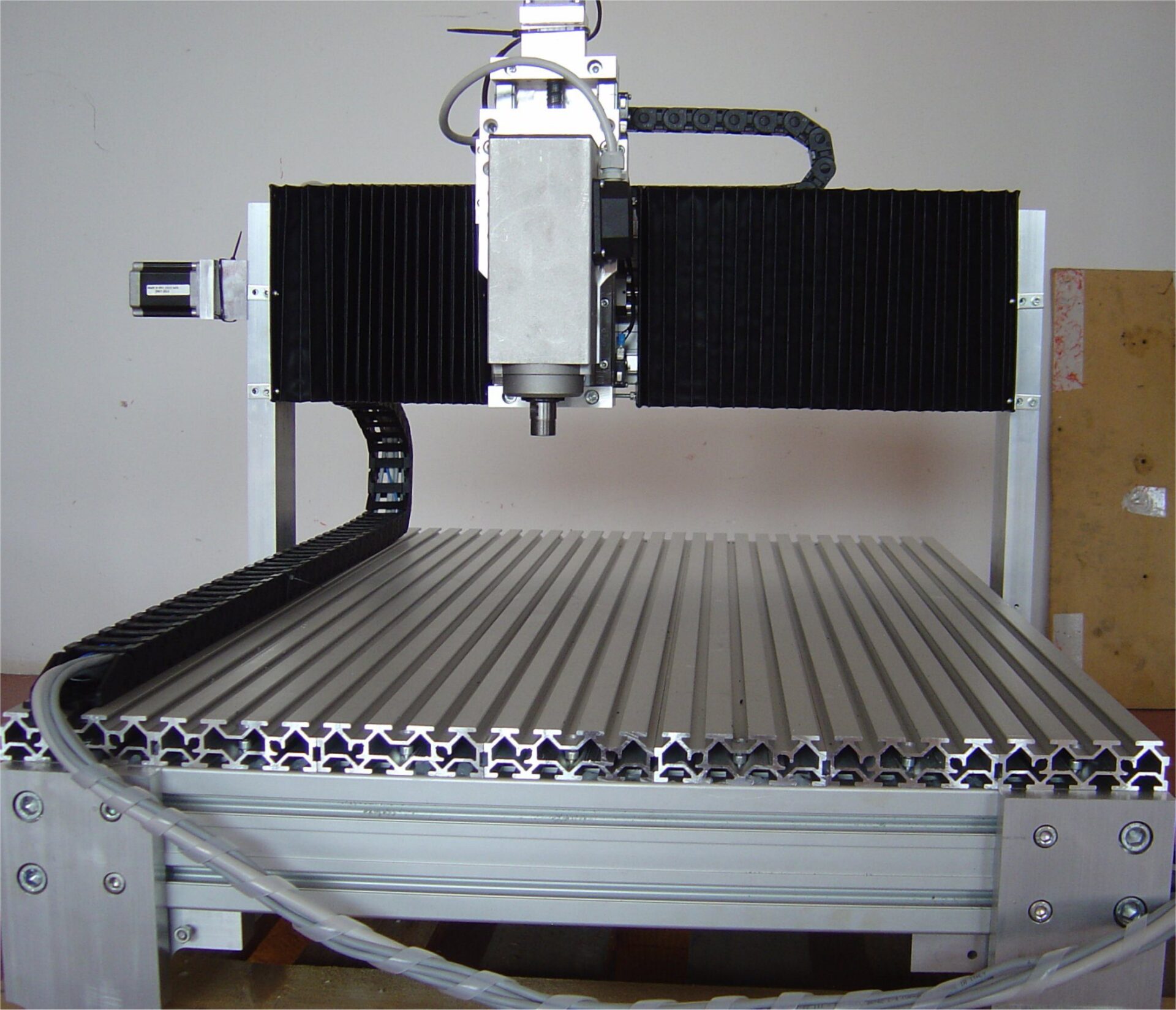 CNIKA 100 pantografo cnc per legno plastica alluminio