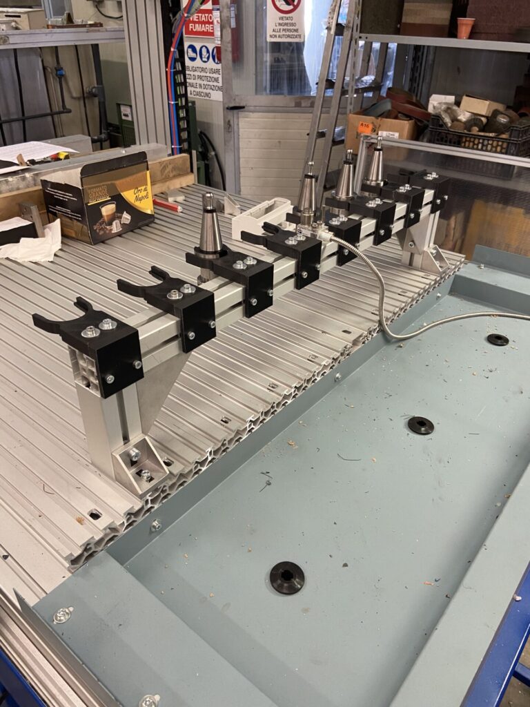Pantografo cnc CNIKA 204 particolare vasca raccolta Liquidi.