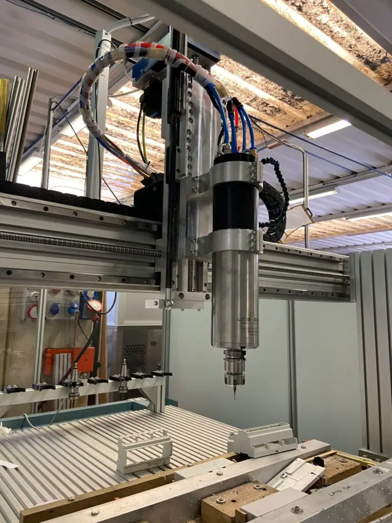 Pantografi cnc CNIKA 204 con escursione asse Z 500 mm e cambio utensile Automatico
