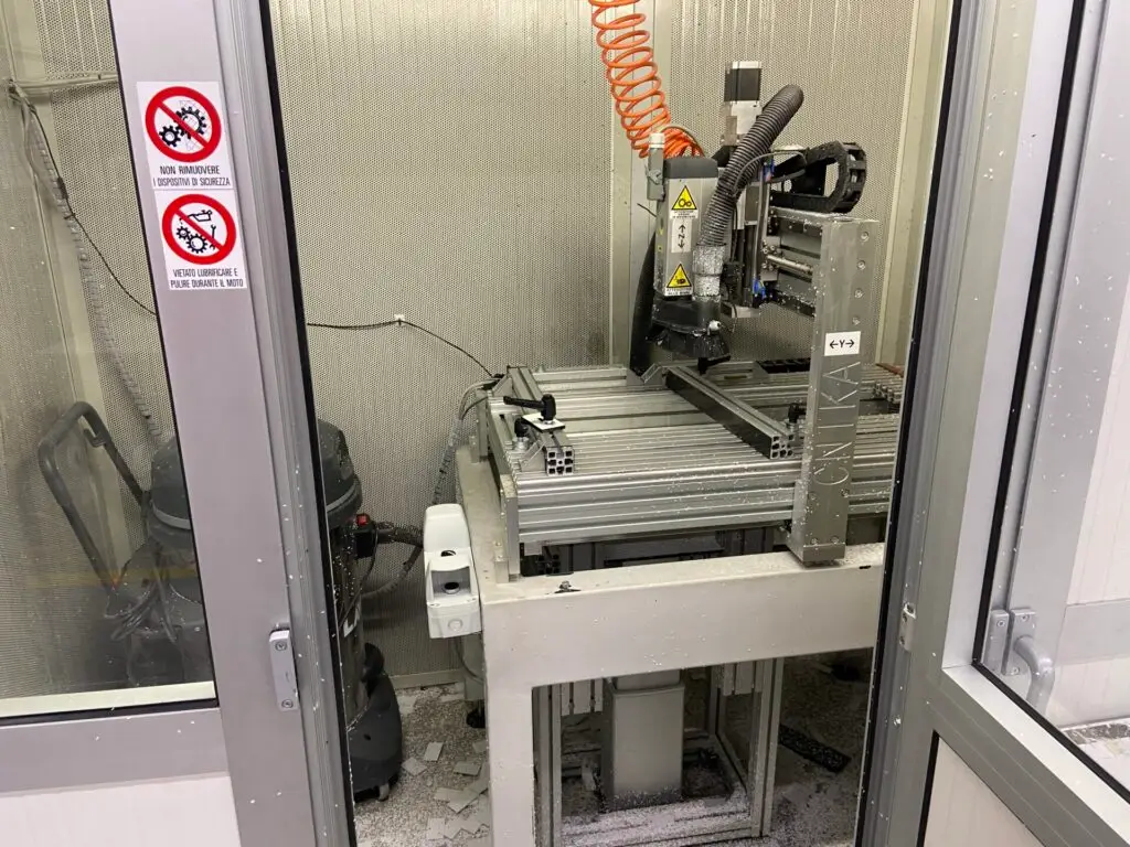 pantografo cnc Cnika 100 lavorazione plastica